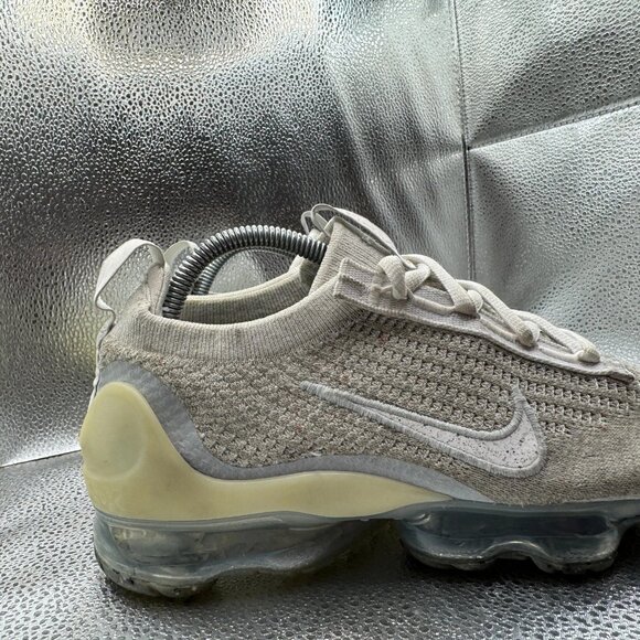 Size 9 Nike Air VaporMax Flyknit White Pure Platinum Womens Sneakers DC4112-100 - Picture 5 of 13